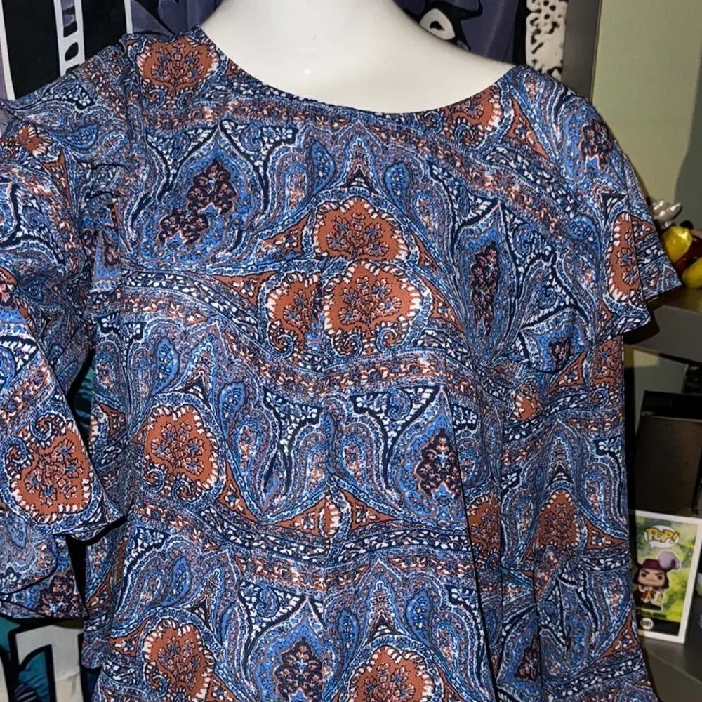 JACK bb Dakota
Eat Slay Love Printed Top flare sleeve blue & rust - Picture 10 of 10